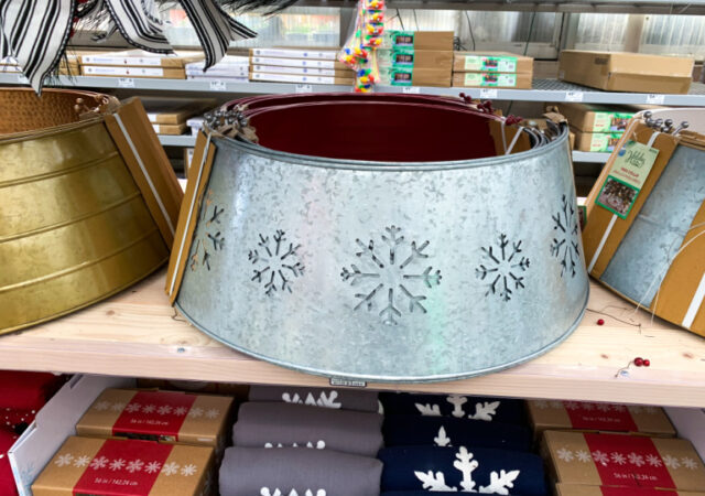 Metal Christmas Tree Collars