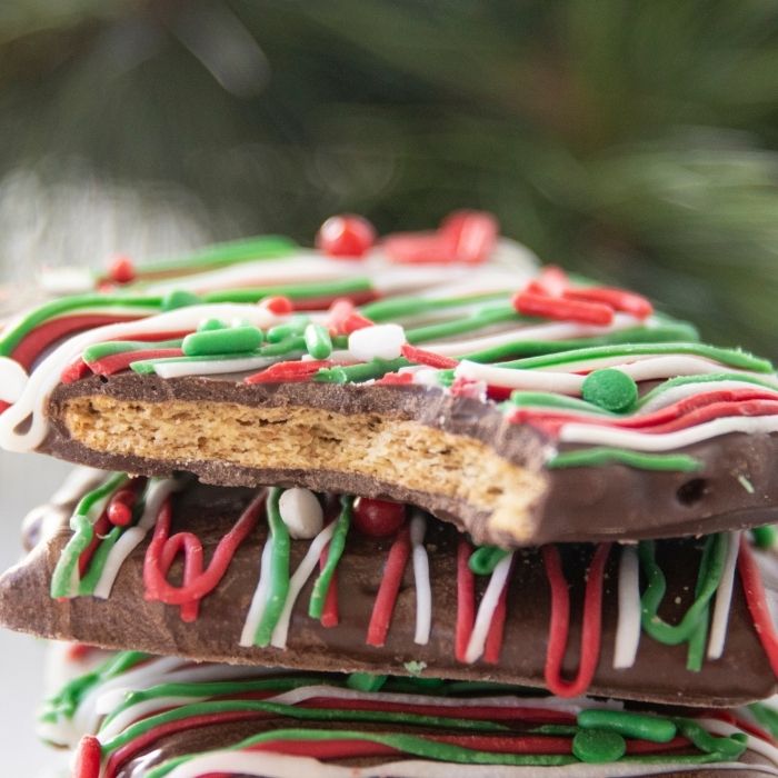 no bake graham crackers stacked on top of each other 
