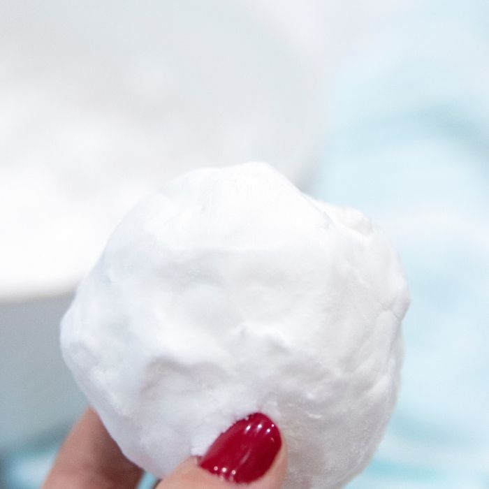 Learn how to make this easy 2 ingredient fake snow recipe. This is a fun indoor activity for kids to pass the time and have a blast. #fakesnow #passion4savings #snow #kidactivity #activity #2ingredients #best #fun #kids pretend snow