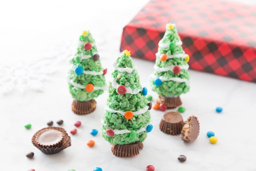 Christmas rice krispie treats snack