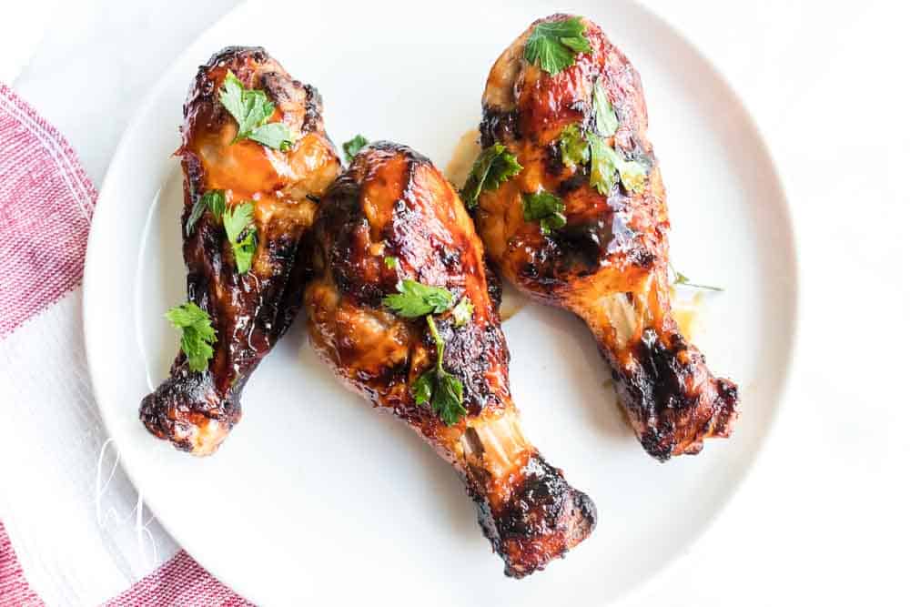 bbq chicken drumsticks on a plate 