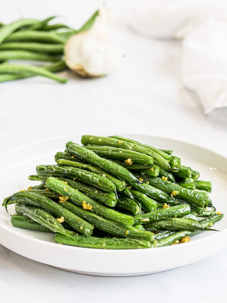 plate with green beans on it 