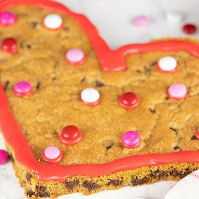 side view of a heart shape cookie cake 