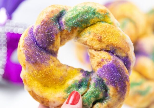 Cinnamon roll king cake