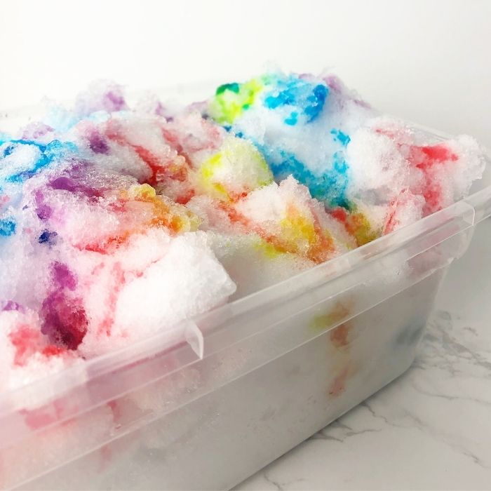 Check out these indoor snow painting activity for kids! A fun way to bring the winter snow indoors for kids to play with in a colorful way. #passion4savings #snow #indoors #fun #activity #diy #easy #kids #forkids #diyfun #activity #snowpainting snow in a tupperwear