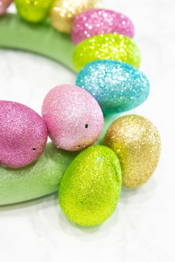 Dollar Tree Easter Egg Wreath is a simple and easy fun Easter Wreath you can make with all the supplies from the Dollar Tree. #passion4savings #easter #wreath #egg #plasticegg #dollartree #affordable #budget how to make easter wreath (1)