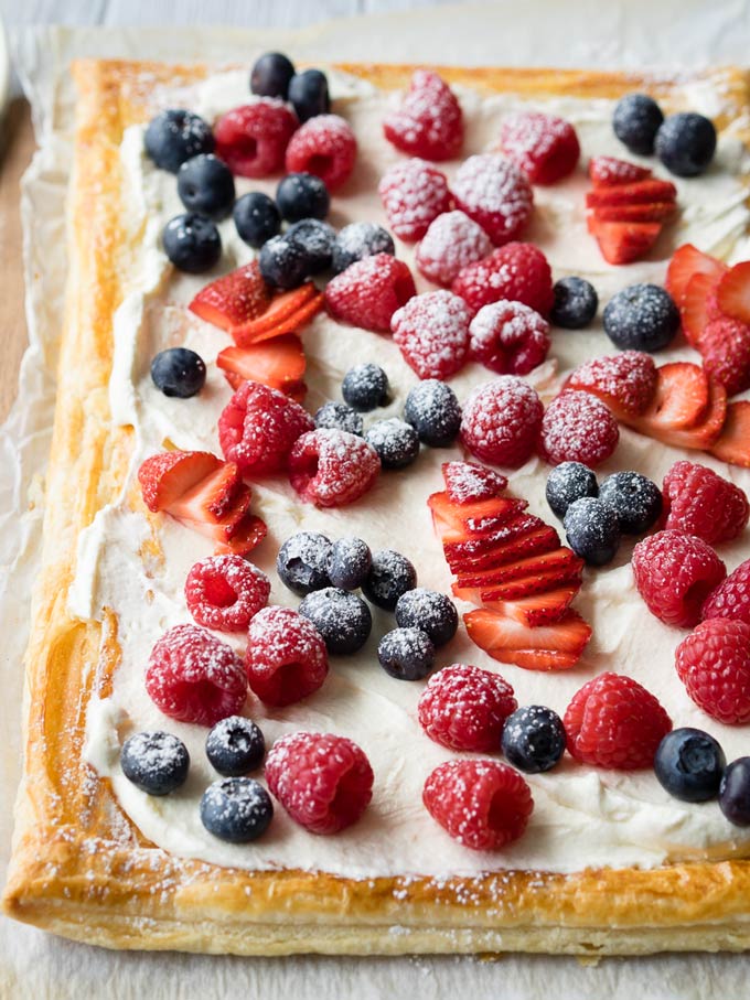 puff pastry with berries 
