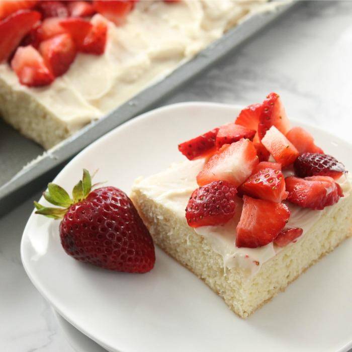 strawberry cookie bars