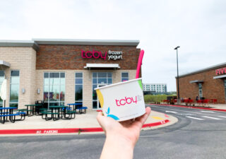 mother’s day restaurant deals and freebies