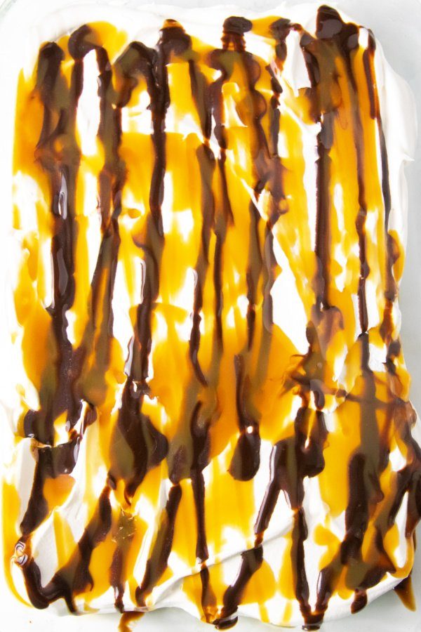 4th of July Ice Cream Sandwich Cake is an easy no bake summer dessert made with ice cream sandwiches. A simple 4th of July dessert! #4thofjuly #passion4savings #easy #nobake #dessert #summer #memorialday #patriotic #5minute #layeredtreat ice cream sandwich dessert