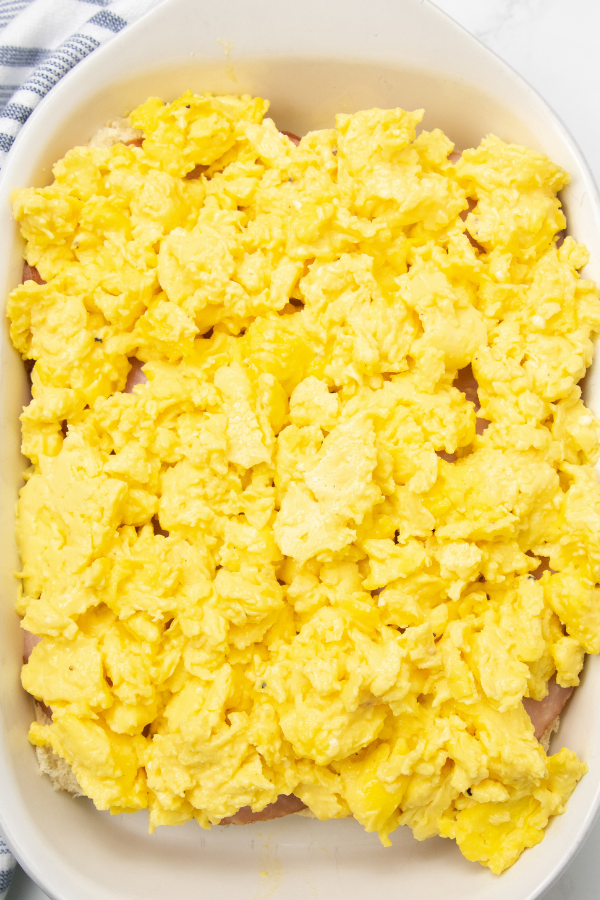 scrambled eggs on slider rolls 