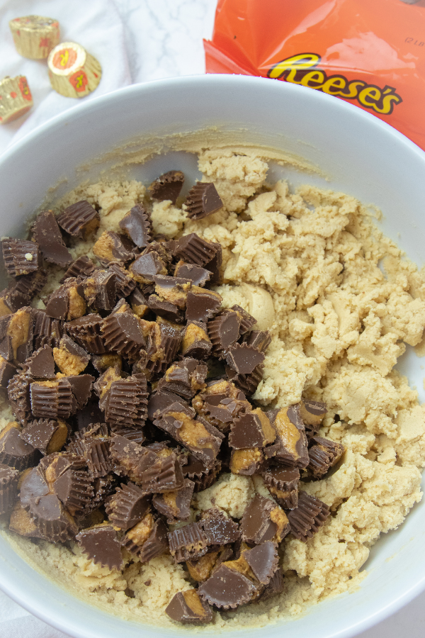 Reese's Peanut Butter Cup Edible Cookie Dough is a delicious and easy dessert for you to try out. This cookie dough has no eggs. #passion4savings #eggs #cookiedough #easy #reeses #peanutbutter #peanutbuttercups #edible #noegg reese's recipe