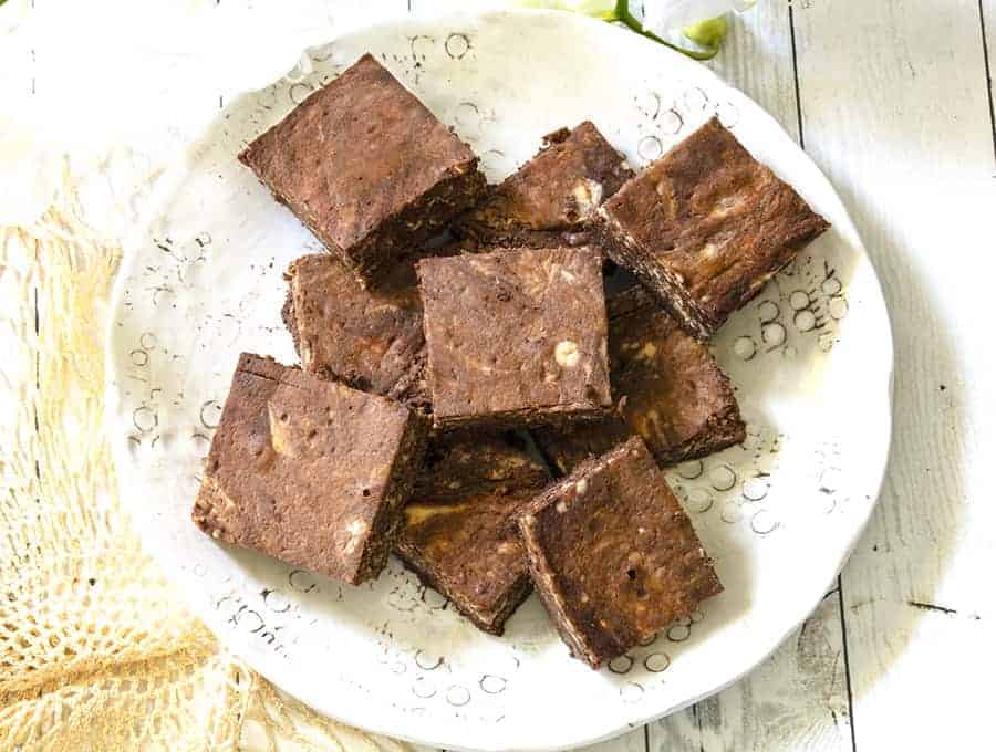 maple blondies cut up 