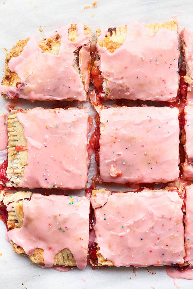 strawberry rhubarb pie sliced into squares 
