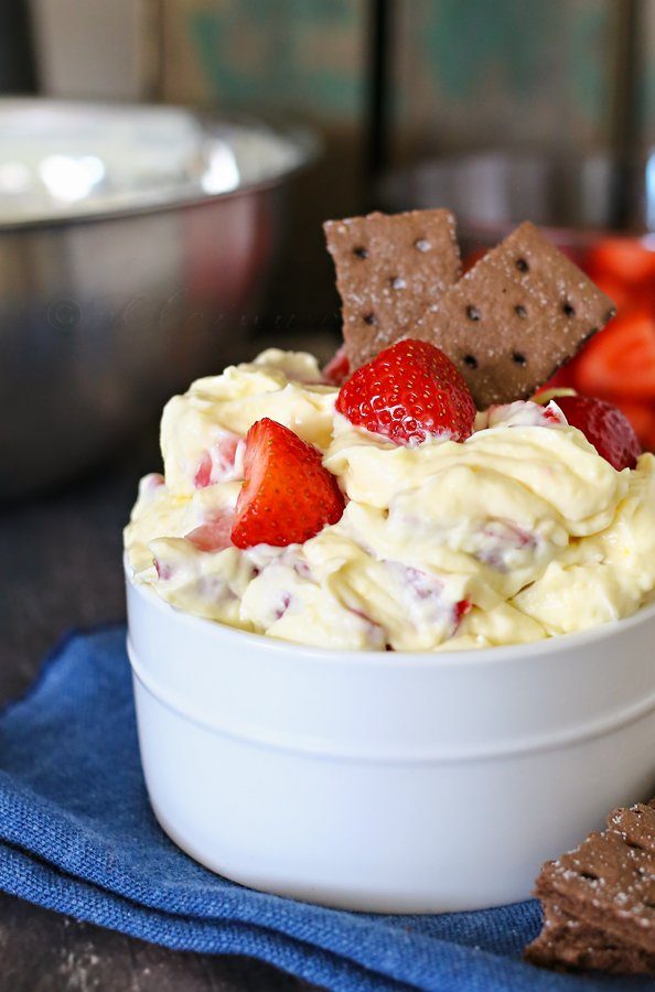 strawberry banana dip with strawberries and graham crackers 