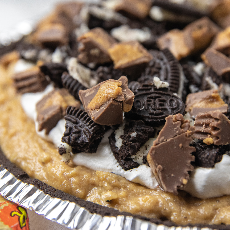 no bake cheesecake with chocolate and peanut butter cups on cheesecake 