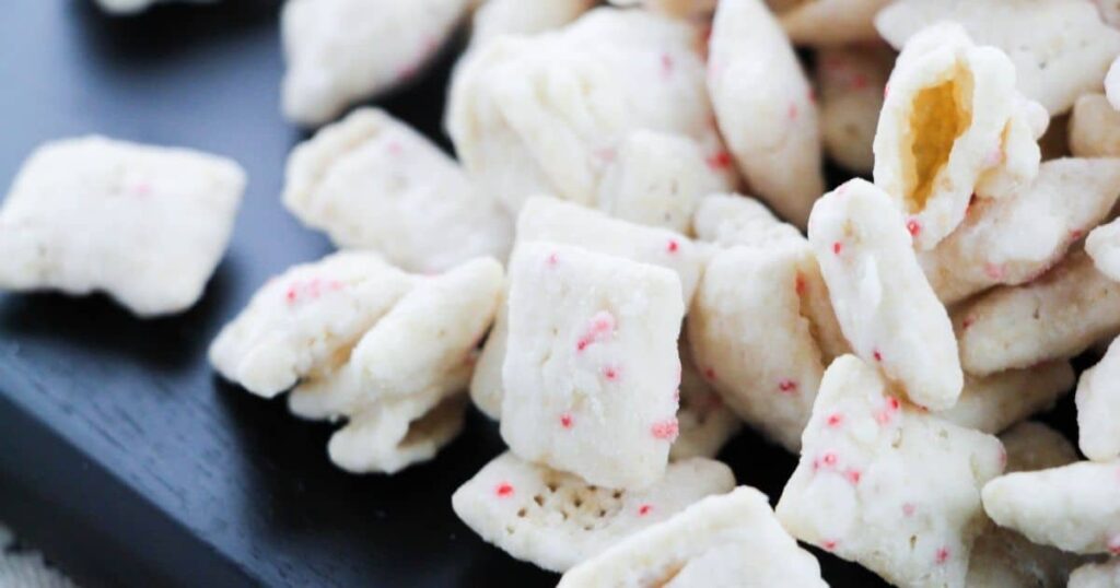 peppermint bark muddy buddies