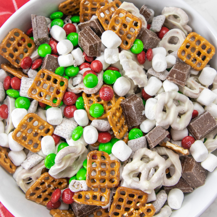 Holly Jolly Snack Mix