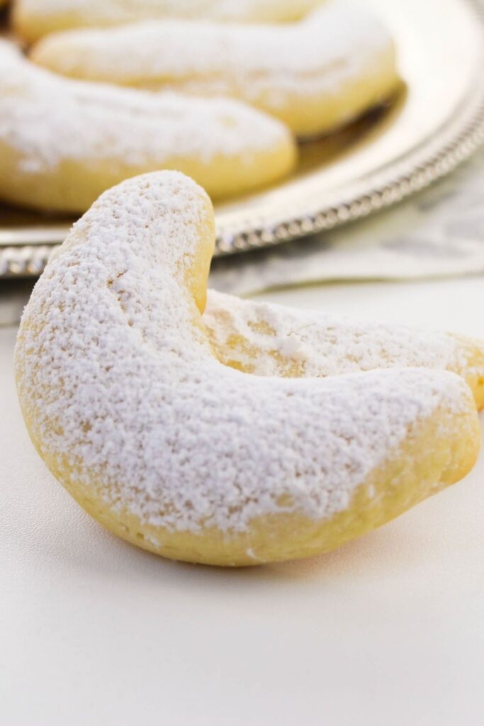 almond crescent cookies