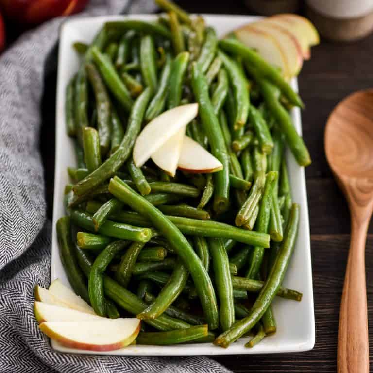 apple cider green beans in a tray