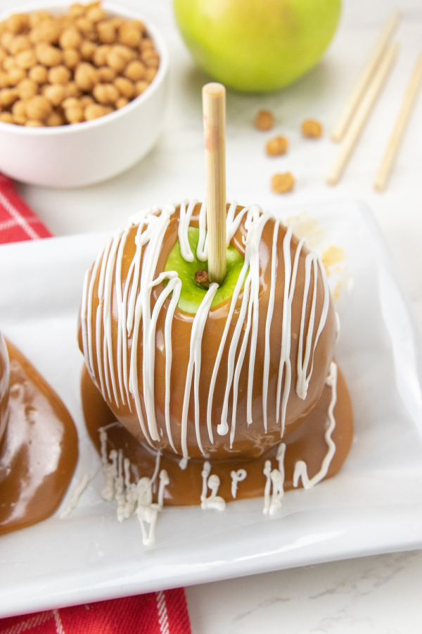 caramel with white chocolate drizzled on it on platter