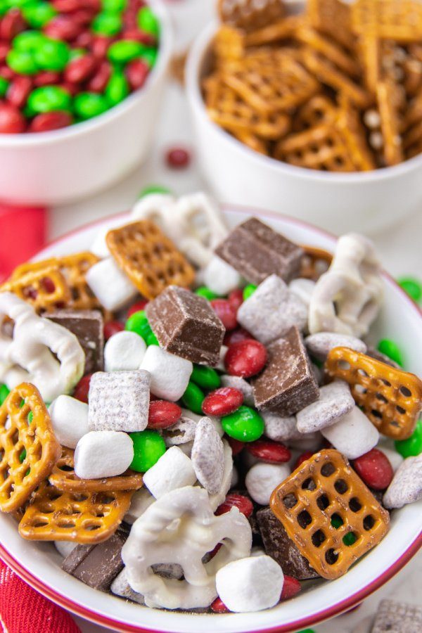 muddy buddies snack mix