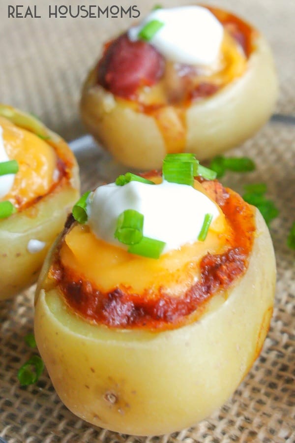 potato filled with chili and cheese 