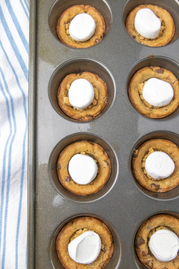 overhead smores cookie cup in pan 