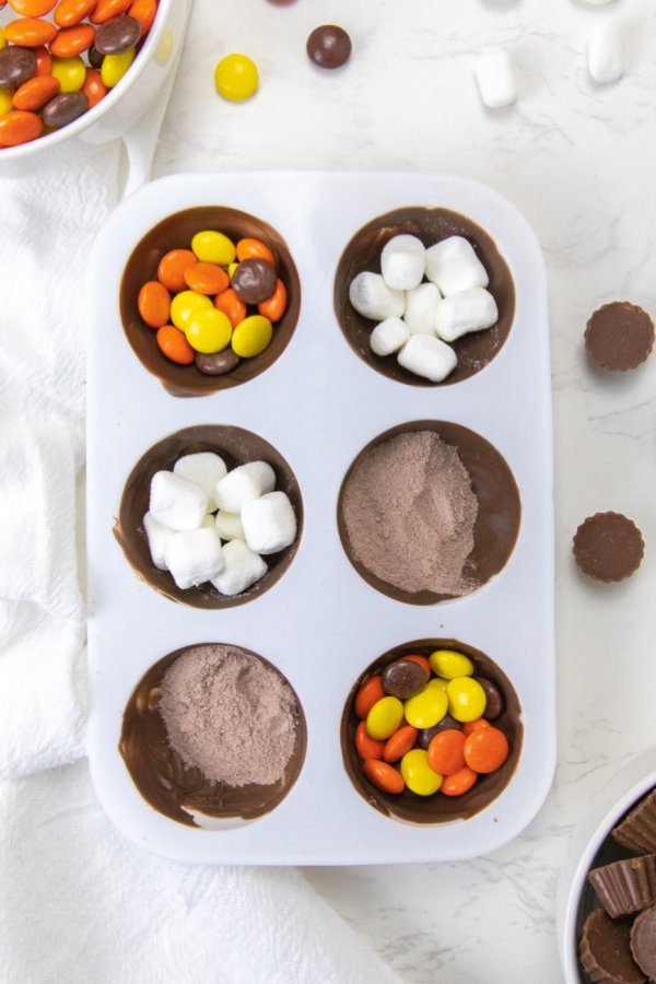 Reese's Peanut Butter Hot Chocolate Bomb are so tasty. A chocolate and peanut butter hot chocolate bomb that is so creamy and delicious! #hotchocolatebomb #chocolatebomb #hotchocolate #peanutbutter #peanutbutterrecipe #reeses #dessert #drink #giftidea hot chocoalte bombs overhead shot