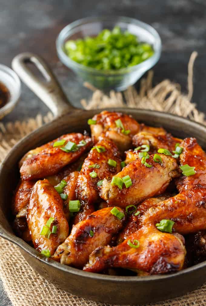 baked chicken wings in pan 