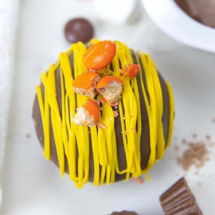 Reese's Peanut Butter Hot Chocolate Bomb are so tasty. A chocolate and peanut butter hot chocolate bomb that is so creamy and delicious! #hotchocolatebomb #chocolatebomb #hotchocolate #peanutbutter #peanutbutterrecipe #reeses #dessert #drink #giftidea reeses dessert chocolate bomb