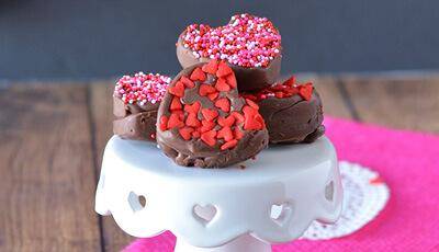 heart shaped fudge on mini cake stand 