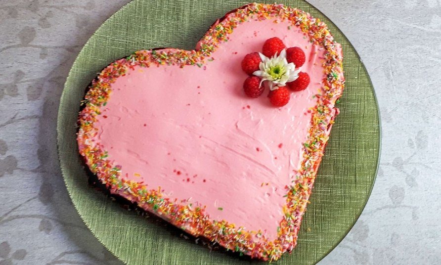 keto cake in shape of heart 