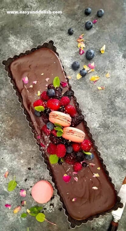 no bake nutella tart on concrete counter 