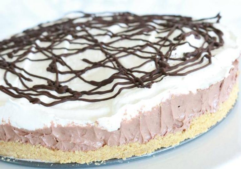 pudding pie on table 