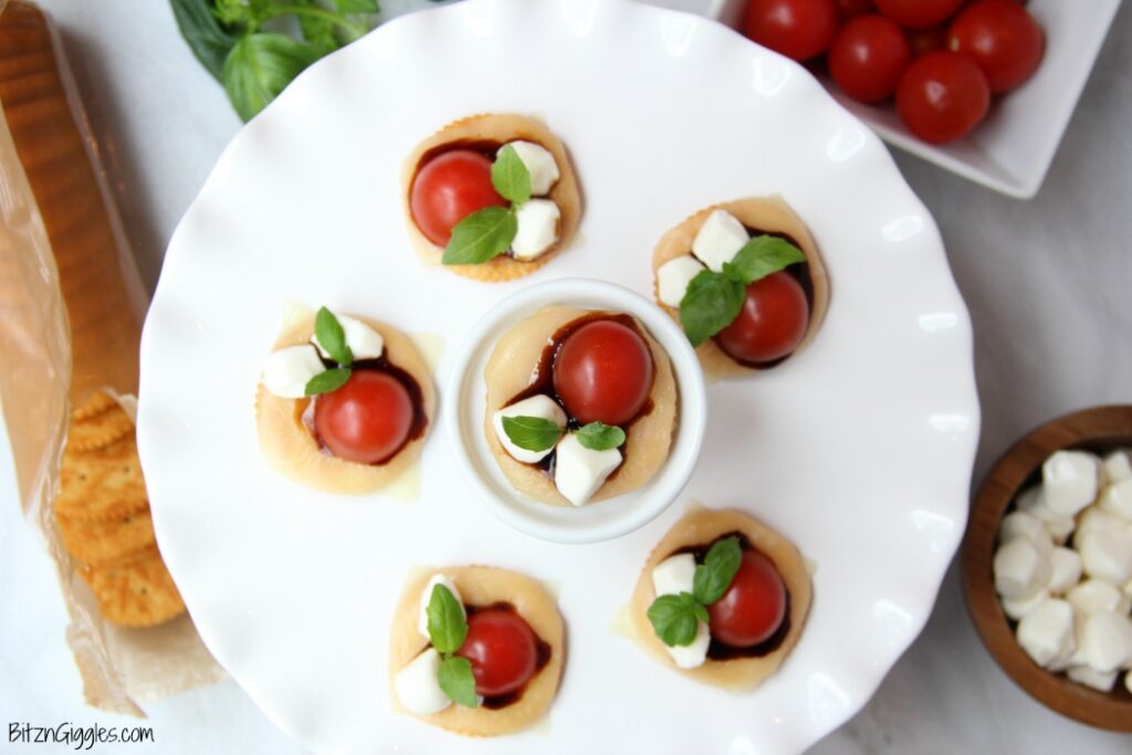 caprese crackers 