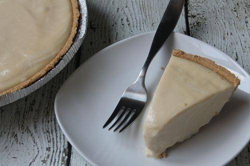 lemon cheesecake on plate 