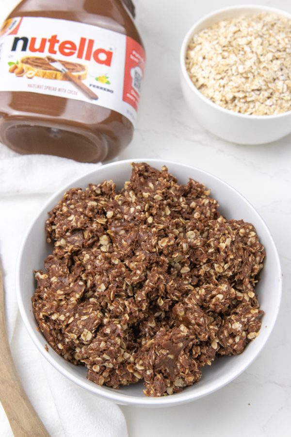 oatmeal no bakes in a bowl