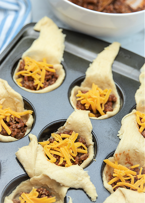 How to make cheesy sloppy joe bombs