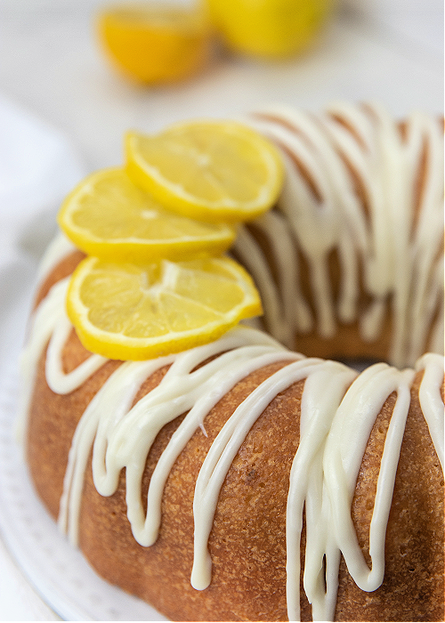 Glaze and sliced lemons garnish a lemon pound cake