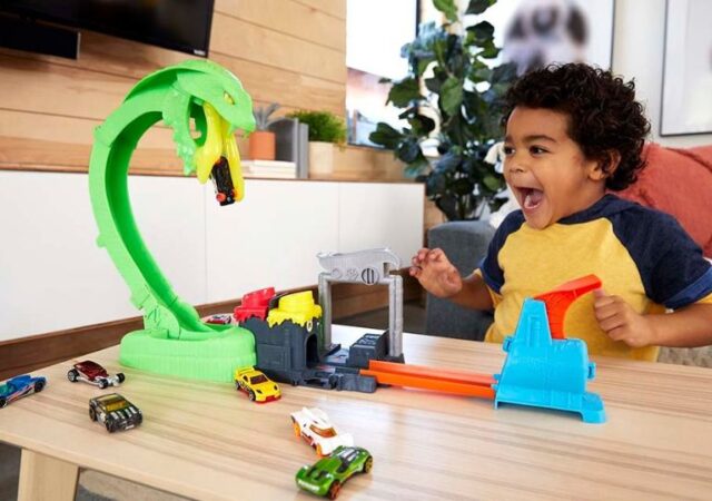 Hot Wheels Track Builder Set on Sale (9)