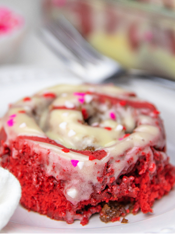 Red Velvet Cinnamon Rolls a Delicious Valentine's Day Breakfast Idea -  Passion For Savings