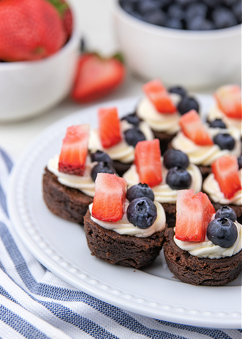 4th of July Brownie Bites are a colorful dessert for all your patriotic parties! Red, white, and blue with strawberries and blueberries! 4th of july brownie bites with strawberries and blueberries on top