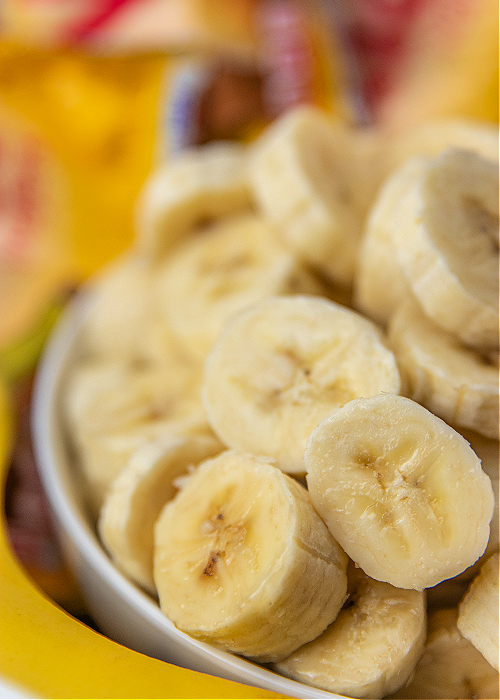 sliced banana in a bowl