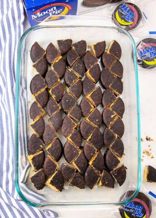 Moon Pie Brownie Bars are the PERFECT dessert for your Eclipse Party! An easy-to-make double layer dessert for a crowd! moon pie brownie bars step by step recipe