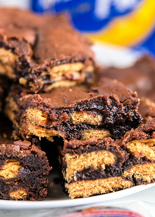 Moon Pie Brownie Bars are the PERFECT dessert for your Eclipse Party! An easy-to-make double layer dessert for a crowd! moon pie brownie bars on a serving tray