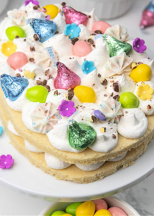 Over 20+ Easter Dessert Recipes that are CUTE and EASY to make for all your holiday occasions! Perfect for egg hunts, Easter dinner, and more. easter egg cream tart