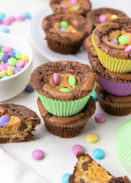 Over 20+ Easter Dessert Recipes that are CUTE and EASY to make for all your holiday occasions! Perfect for egg hunts, Easter dinner, and more. easter brookie brownie bites