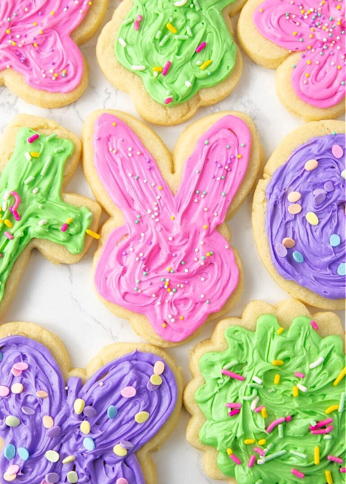 Over 20+ Easter Dessert Recipes that are CUTE and EASY to make for all your holiday occasions! Perfect for egg hunts, Easter dinner, and more. easter sugar cookies with pastel frosting and easter sprinkles