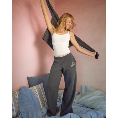 hollister-clothing-deals-1